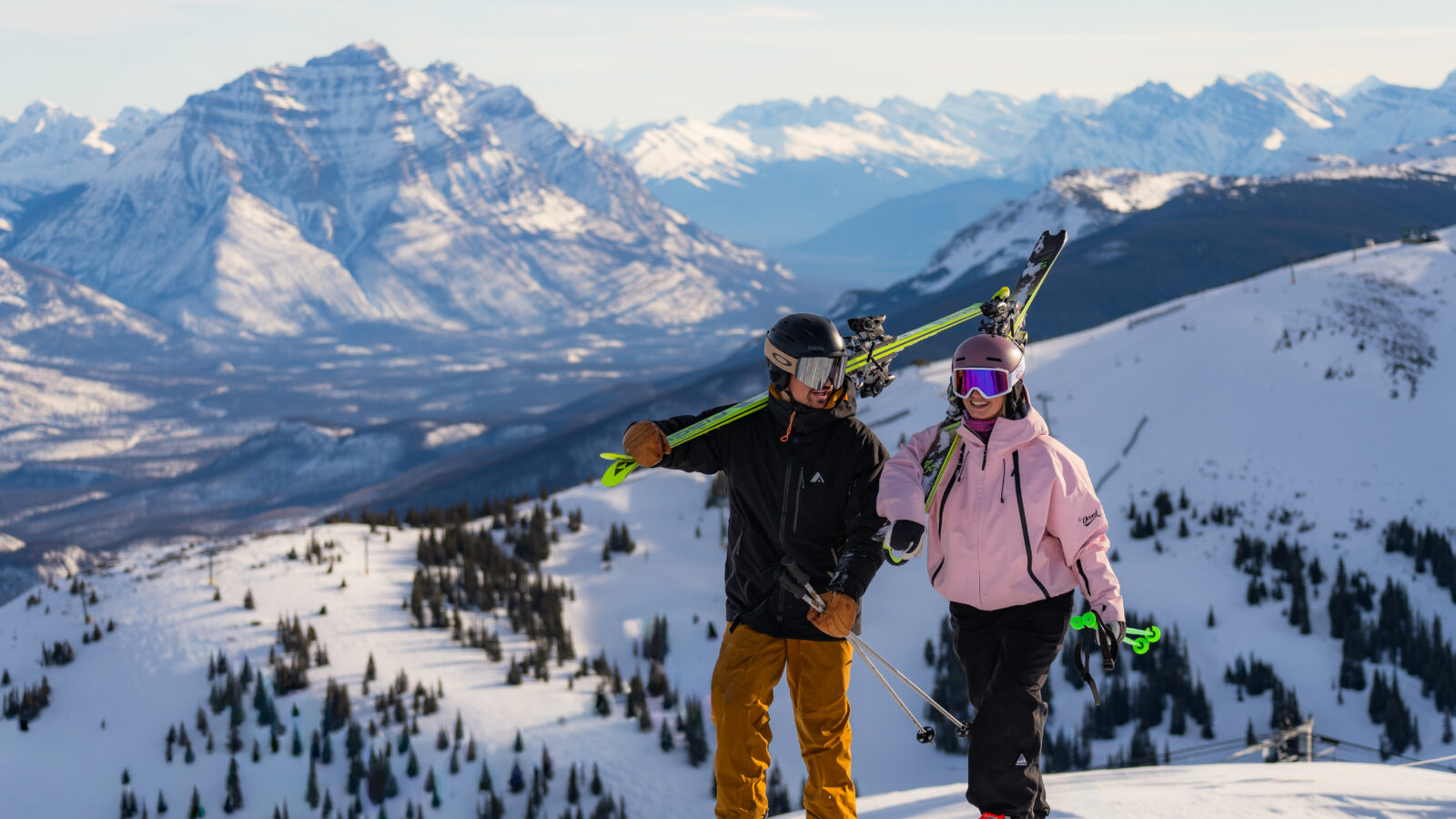 Koppel skiën © Tourism Jasper